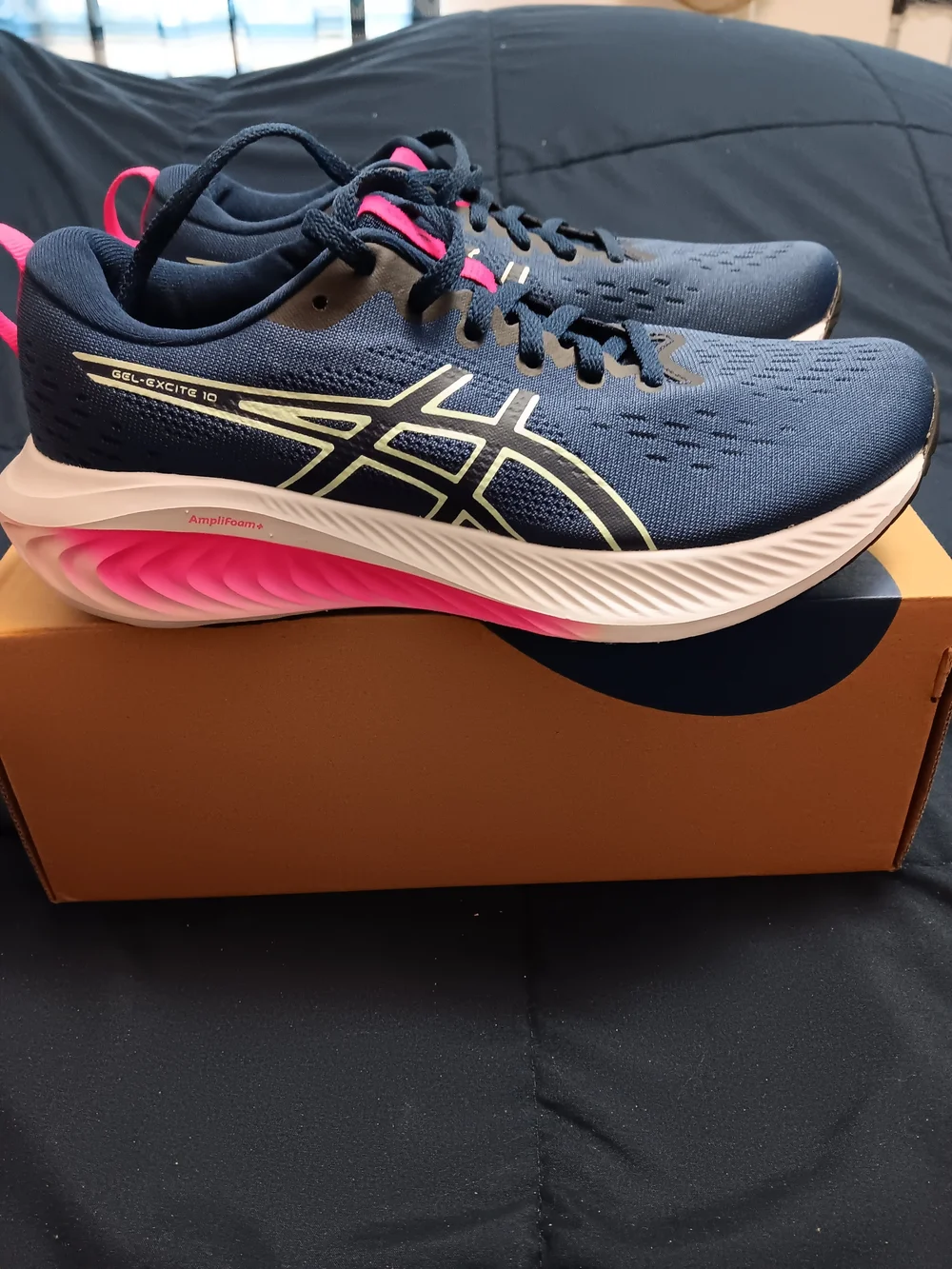ASICS Women's Navy Running Sneakers Gel Excite 10  Size 7.
